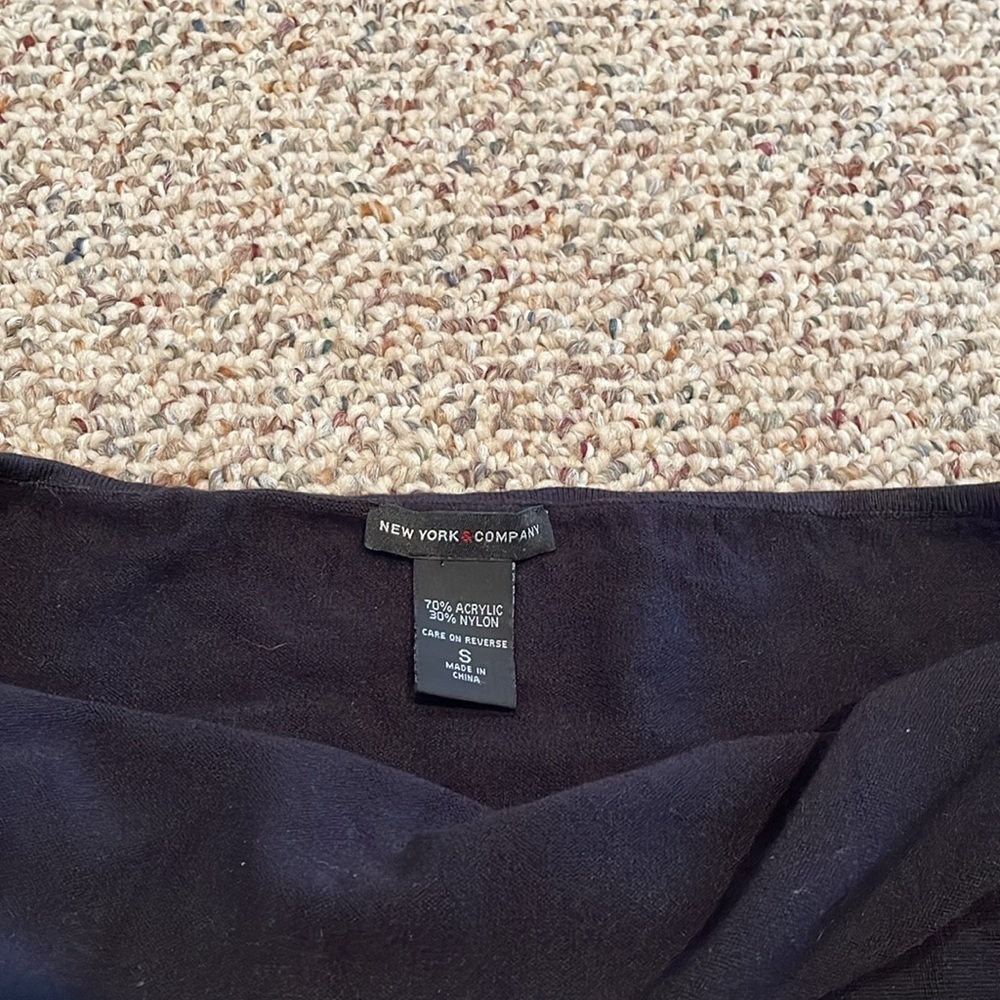 New York & Co. Black Hardware Detail Sweater Halter. Small - Picture 6 of 7